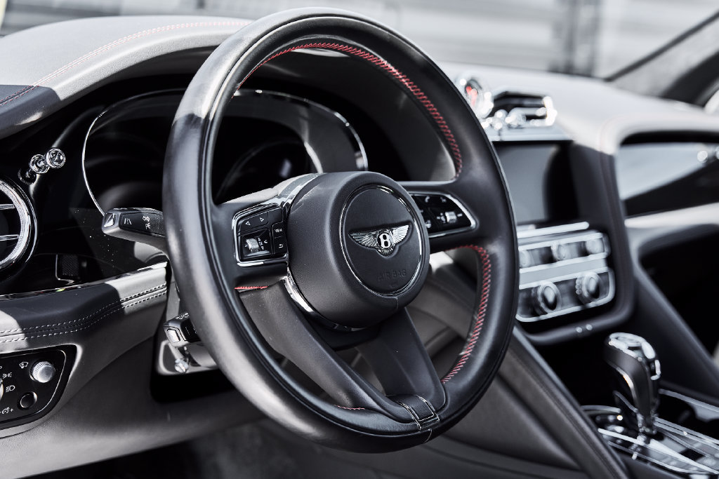 Used 2021 Bentley Bentayga AWD/4WD image 36