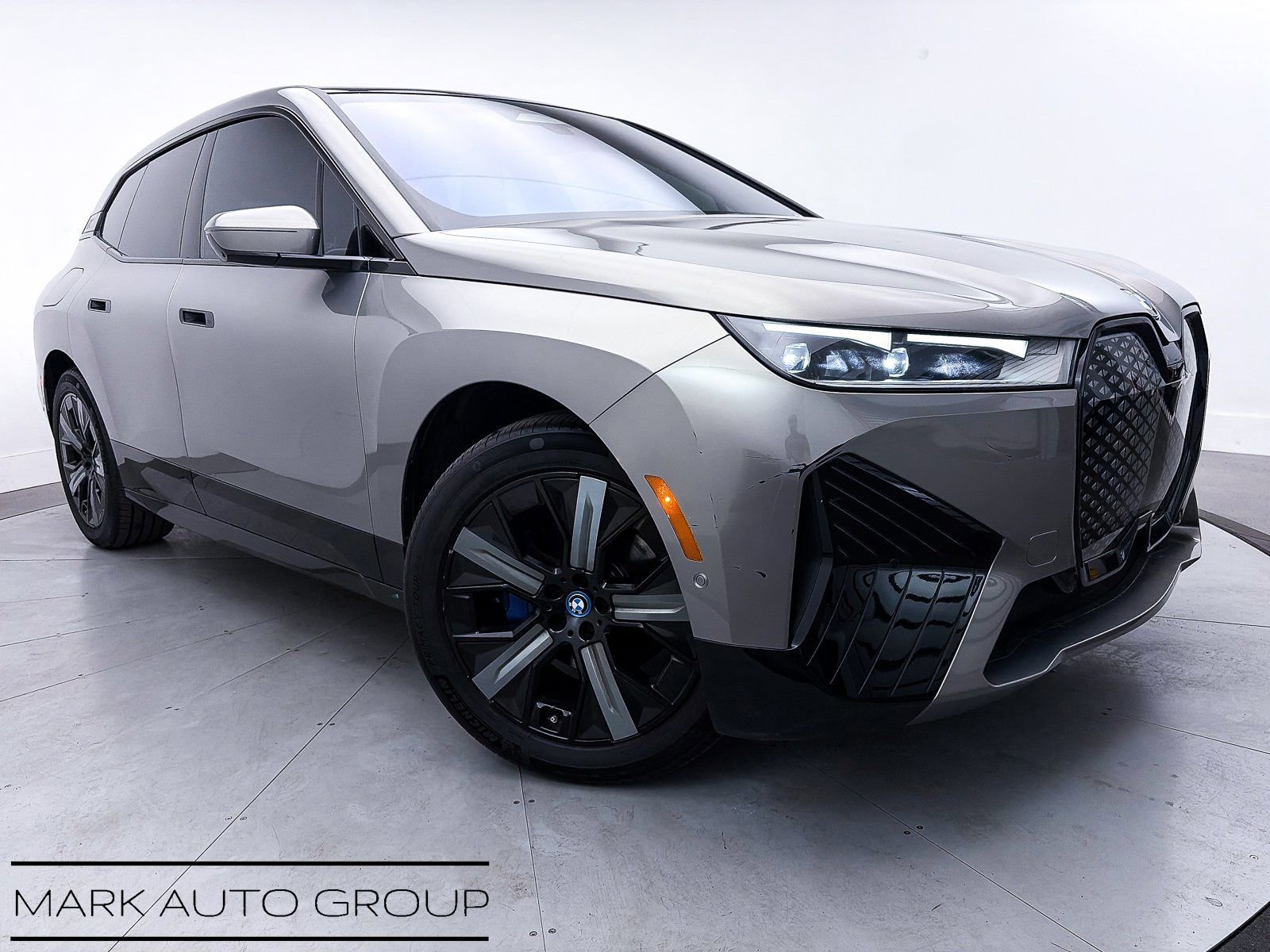 Used 2023 BMW iX xDrive50 w/ Sport Package video 1