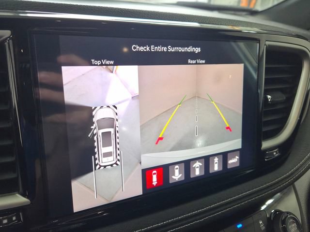 New 2027 Chrysler Pacifica Select w/ Family Tech Group FWD image 26