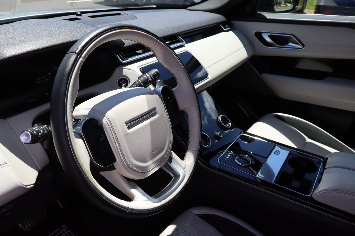Used 2019 Land Rover Range Rover Velar R-Dynamic SE AWD/4WD image 10