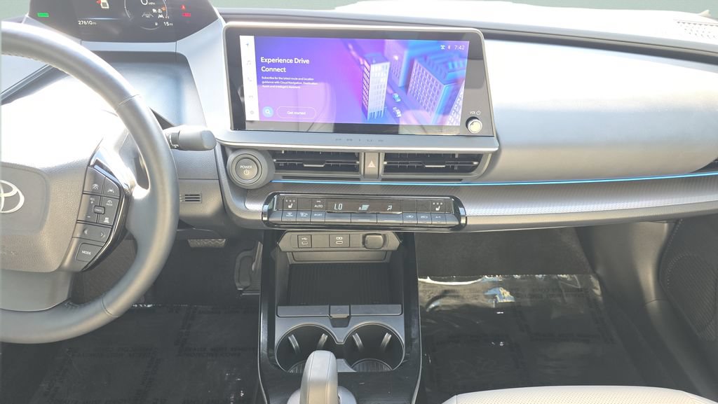 Used 2024 Toyota Prius XLE FWD image 18