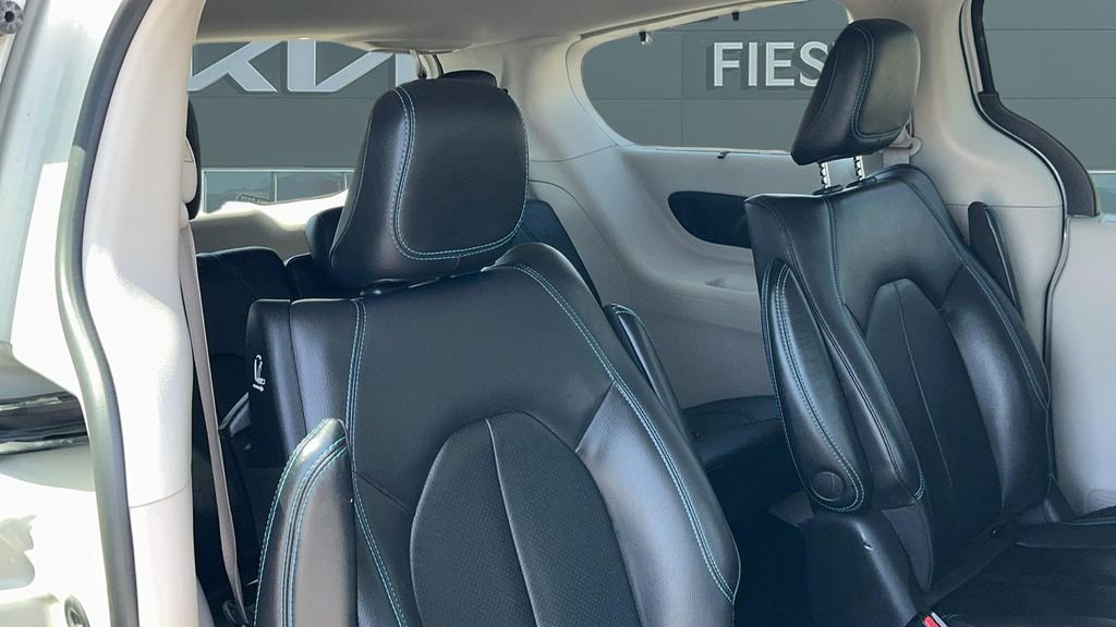 Used 2021 Chrysler Pacifica Touring-L w/ Uconnect Theater Family Group image 17