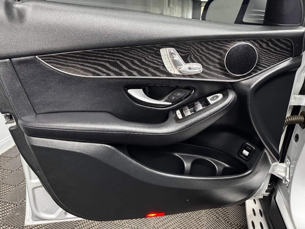 Used 2016 Mercedes-Benz GLC 300 image 35