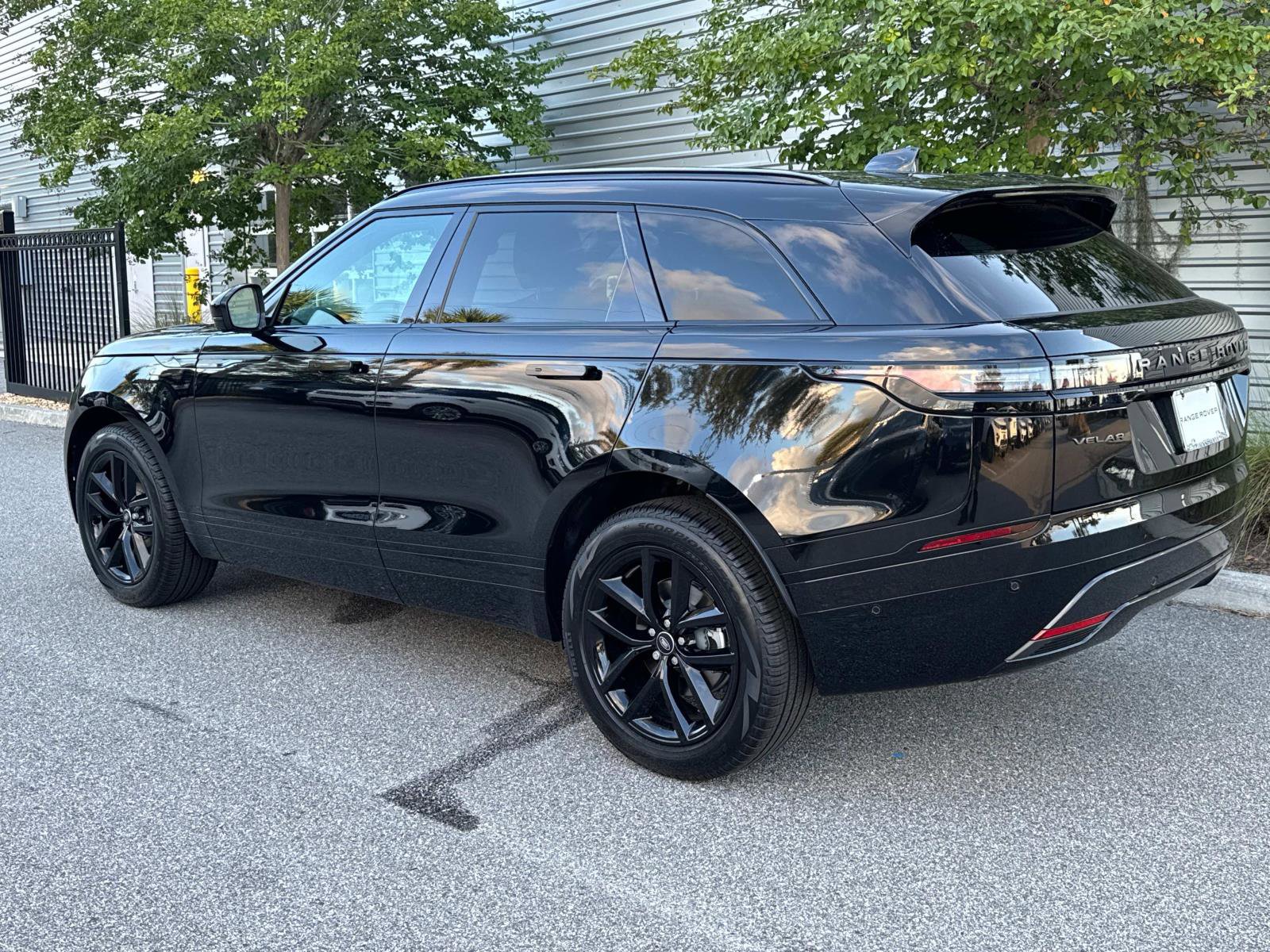 New 2026 Land Rover Range Rover Velar Dynamic SE image 3