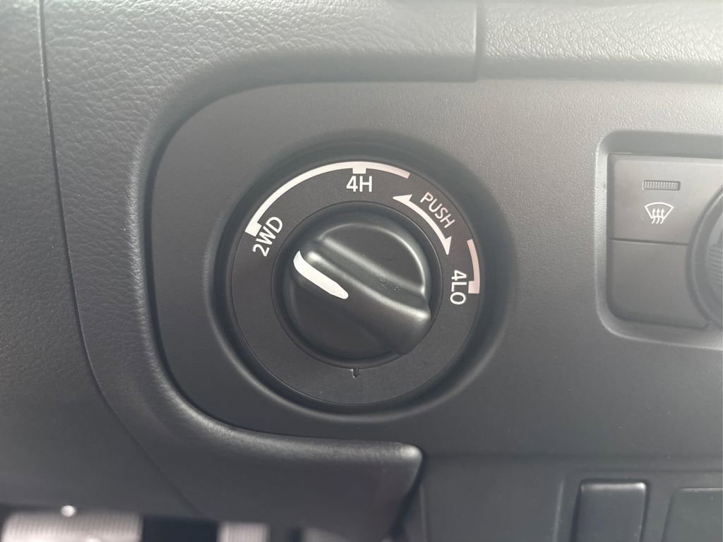 Certified 2025 Nissan Frontier PRO-4X image 28