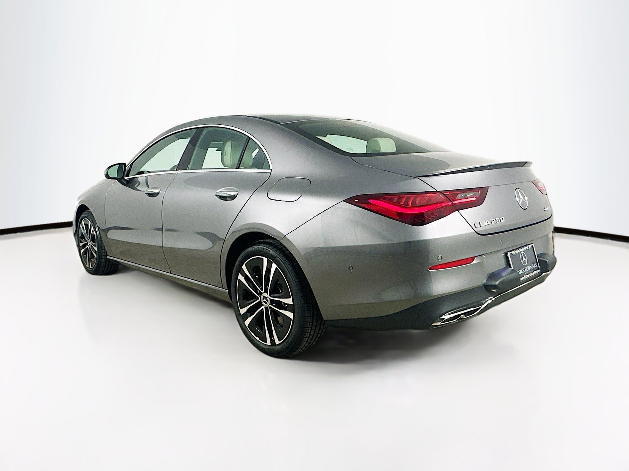 Used 2025 Mercedes-Benz CLA 250 4MATIC image 5