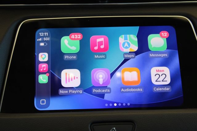 Used 2022 Cadillac XT4 Premium Luxury w/ Technology Package FWD image 16