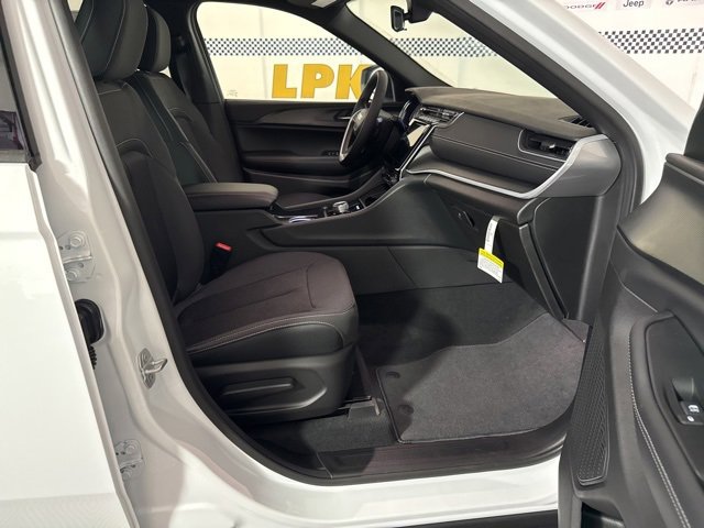 New 2025 Jeep Grand Cherokee L Laredo image 39