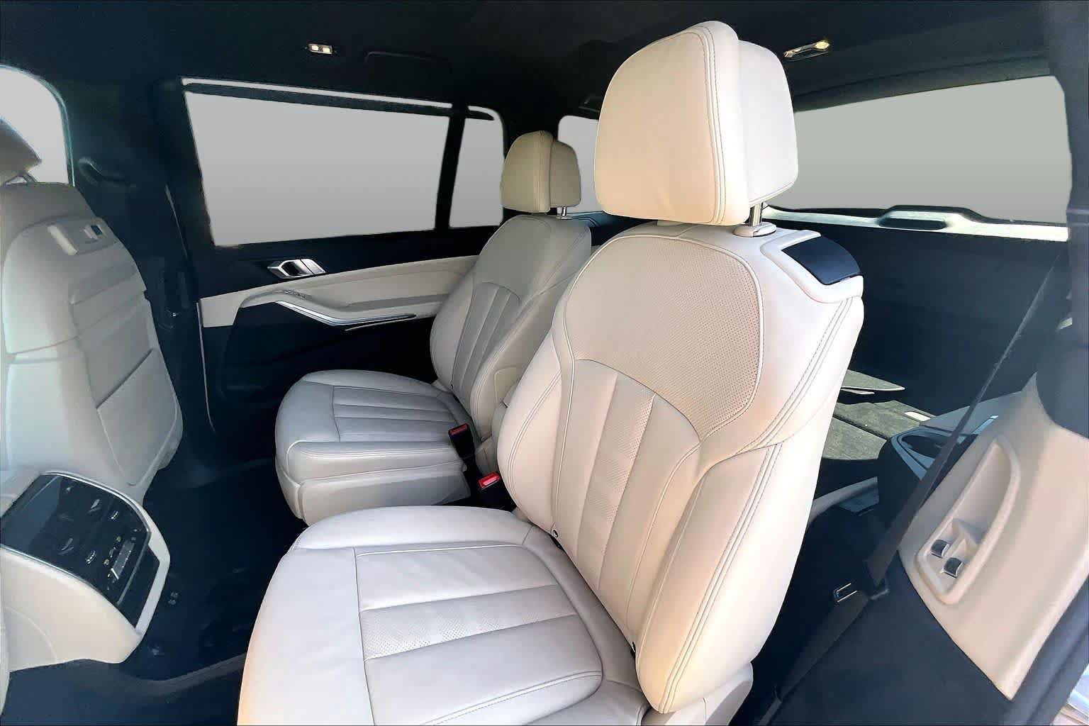 Used 2022 BMW X7 xDrive40i w/ Premium Package AWD/4WD image 21