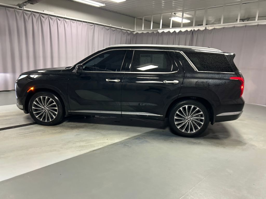 Used 2023 Hyundai Palisade Calligraphy image 4
