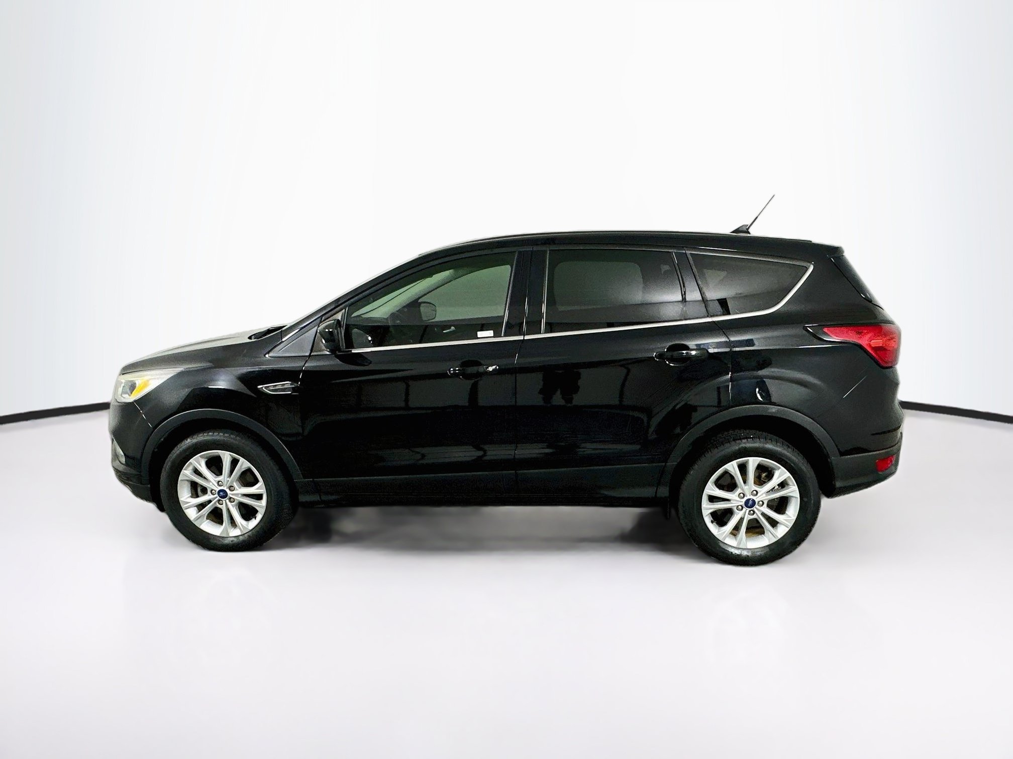 Used 2019 Ford Escape SE FWD image 4