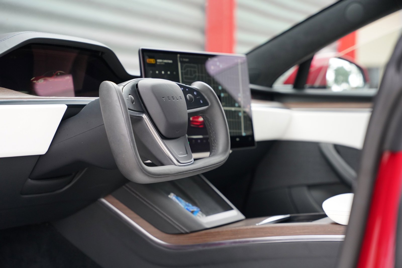 Used 2023 Tesla Model S Standard Range image 3