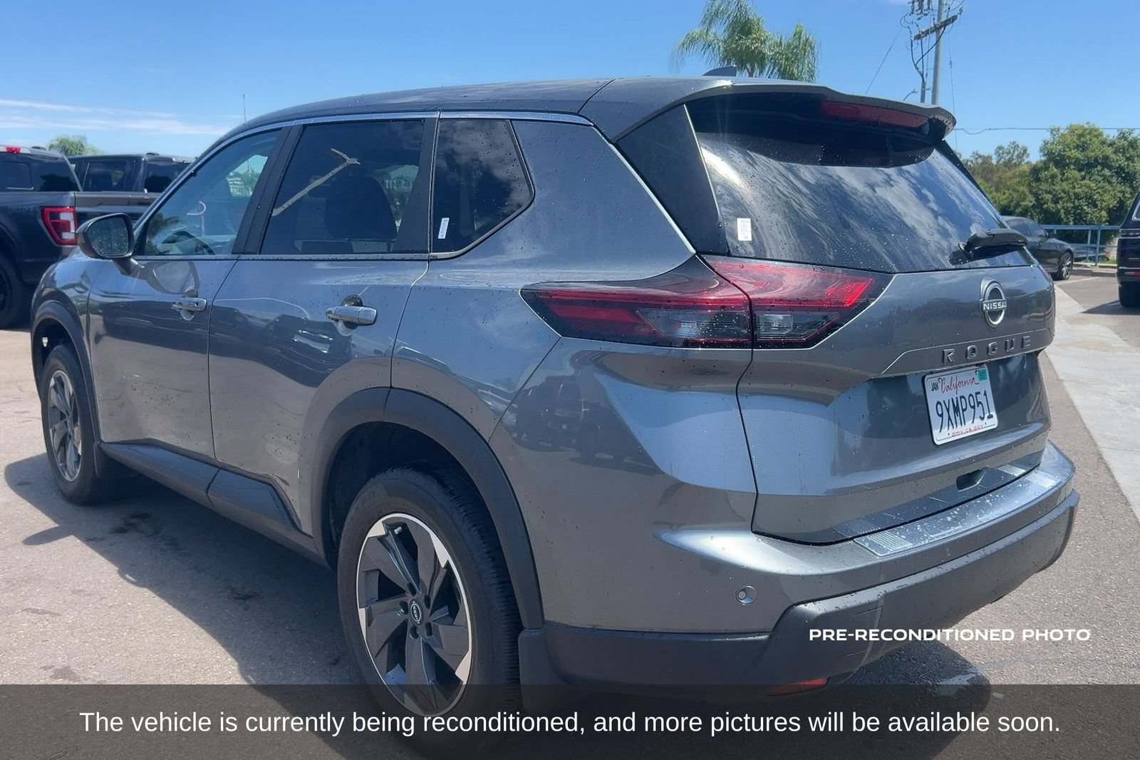 Used 2026 Nissan Rogue SV FWD image 8