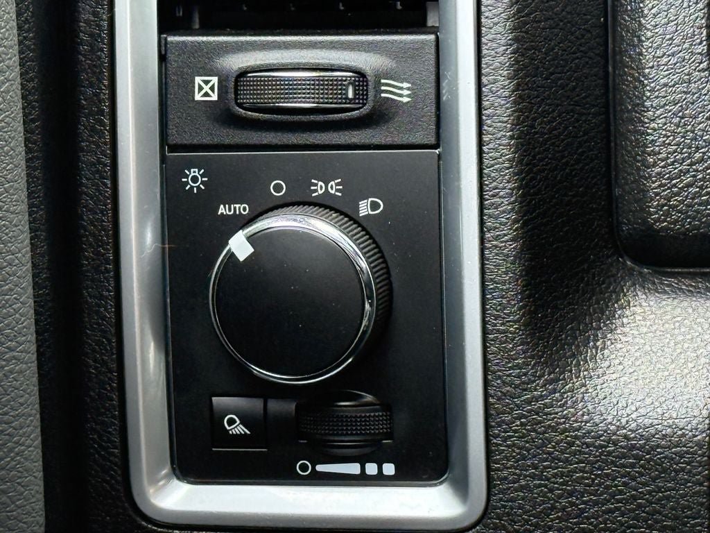 Used 2021 RAM 1500 Classic SLT AWD/4WD image 19