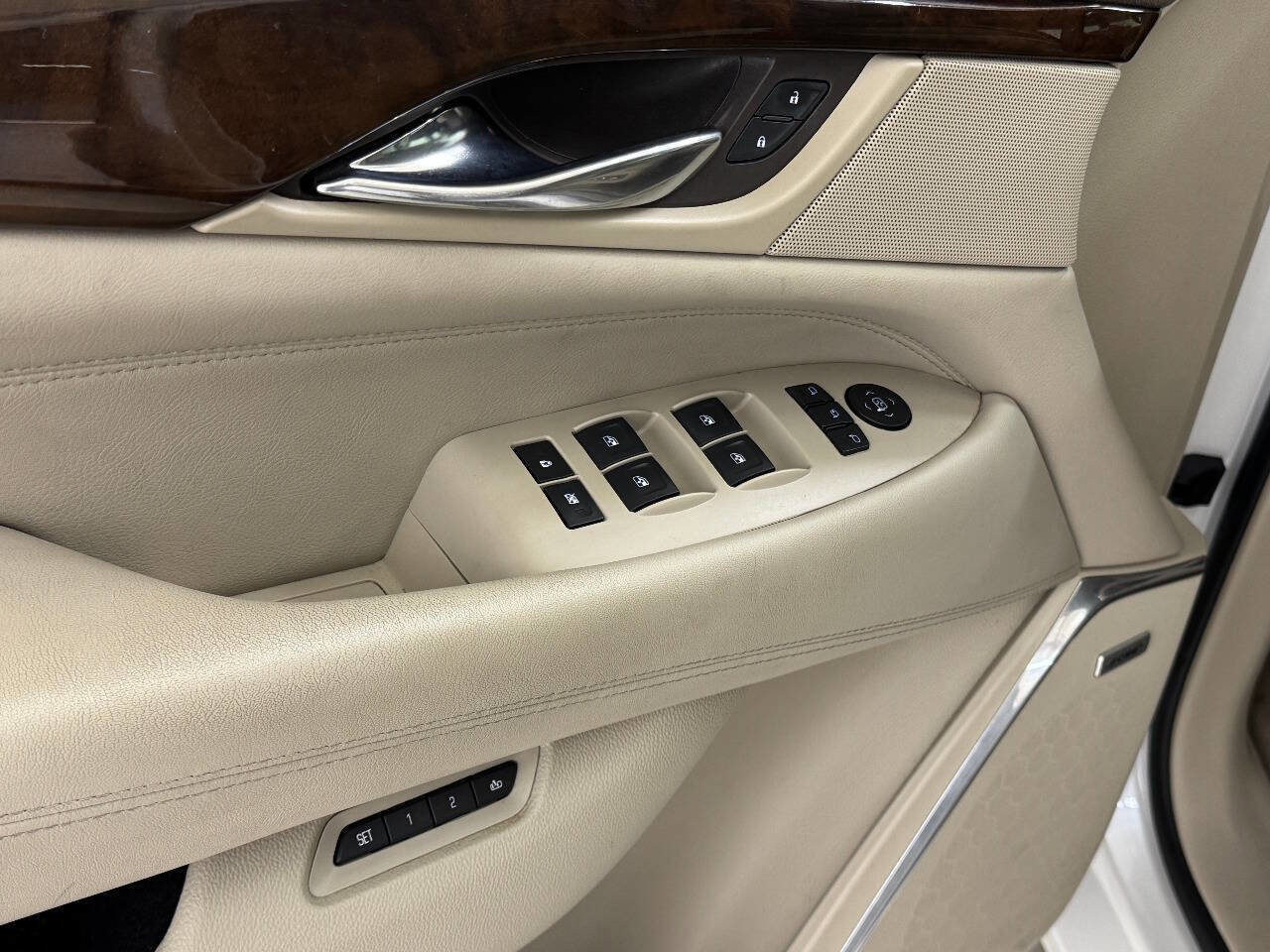 Used 2016 Cadillac Escalade ESV Premium AWD/4WD image 34