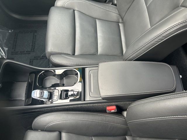 Certified 2025 Volvo XC40 B5 Plus image 26