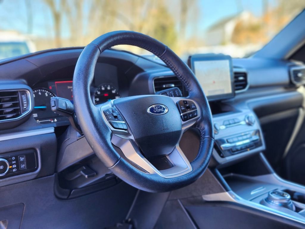 Certified 2022 Ford Explorer XLT w/ Equipment Group 202A image 21