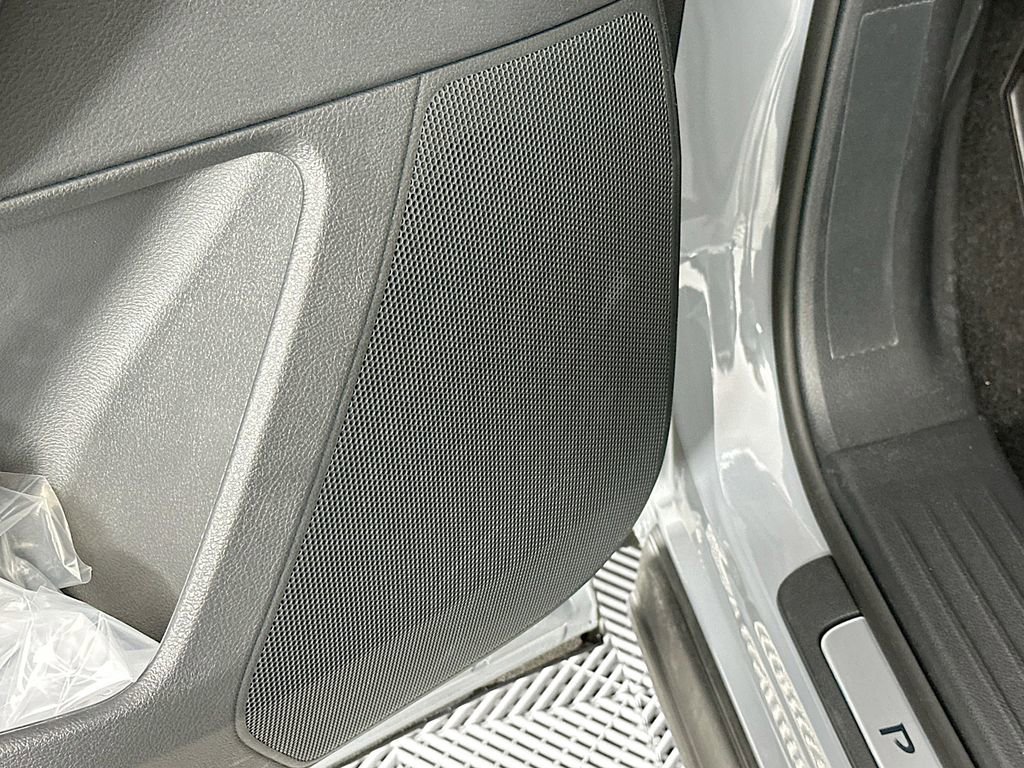 New 2025 Nissan Pathfinder Platinum w/ Black Appearance Package image 26