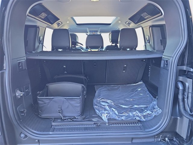 New 2026 Land Rover Defender 110 X-Dynamic SE image 21
