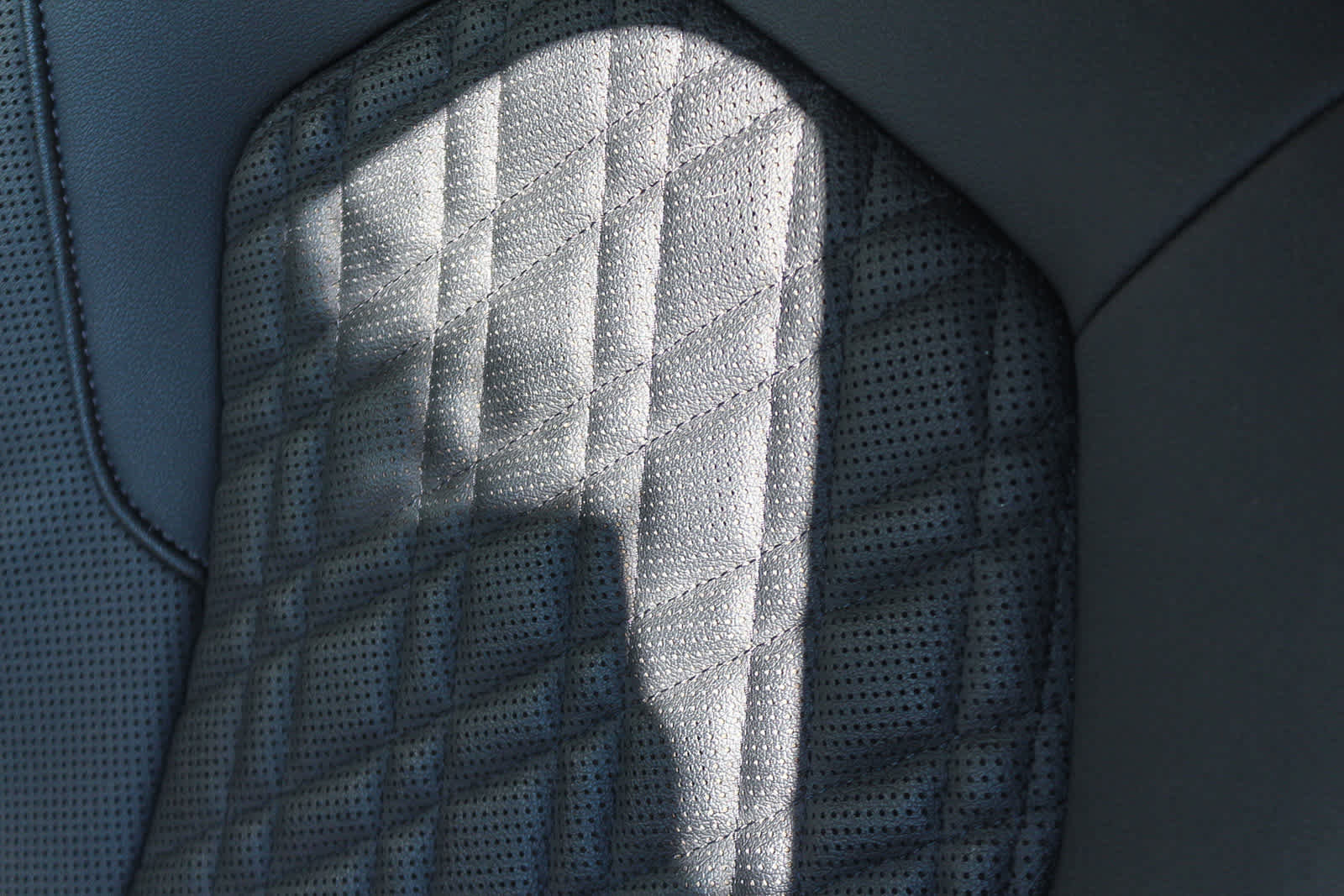 Certified 2023 BMW 530e RWD image 25