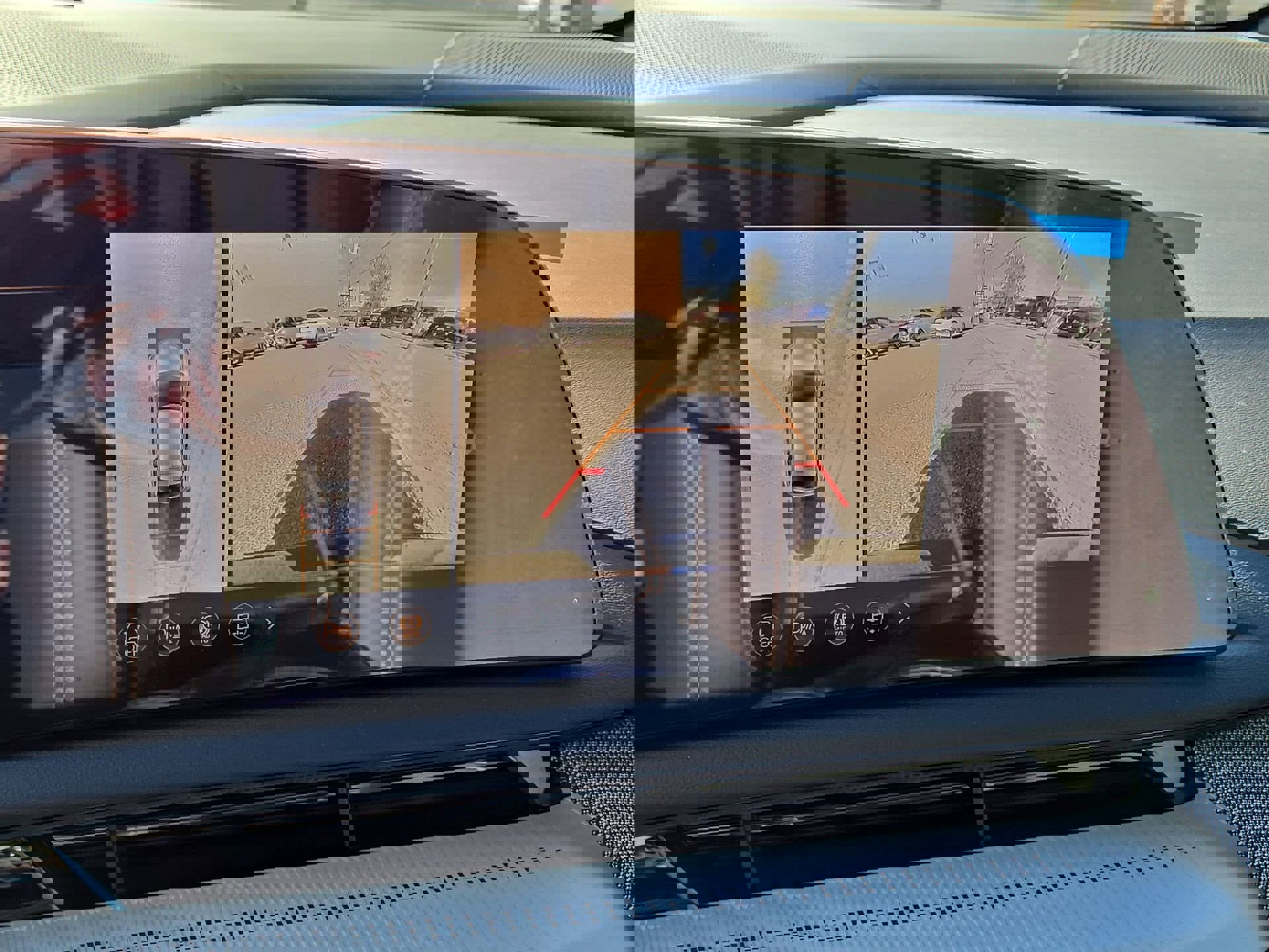 New 2026 Cadillac Optiq Luxury 2 image 18