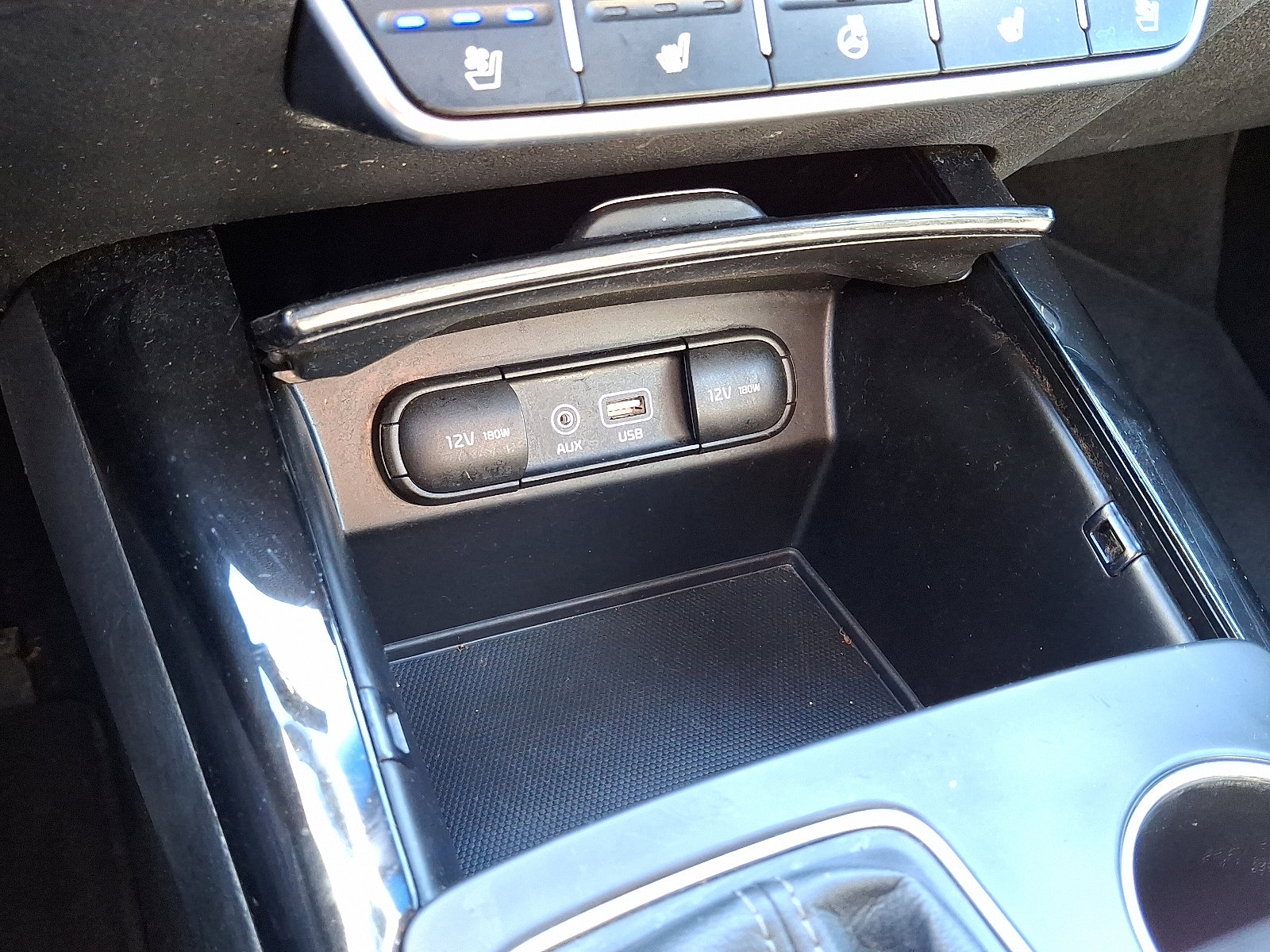 Used 2018 Kia Sorento SX image 27