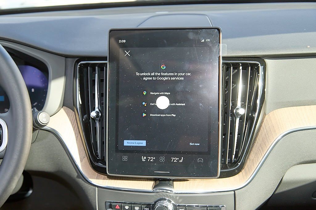 New 2026 Volvo XC60 B5 Plus w/ Protection Package Premier image 25