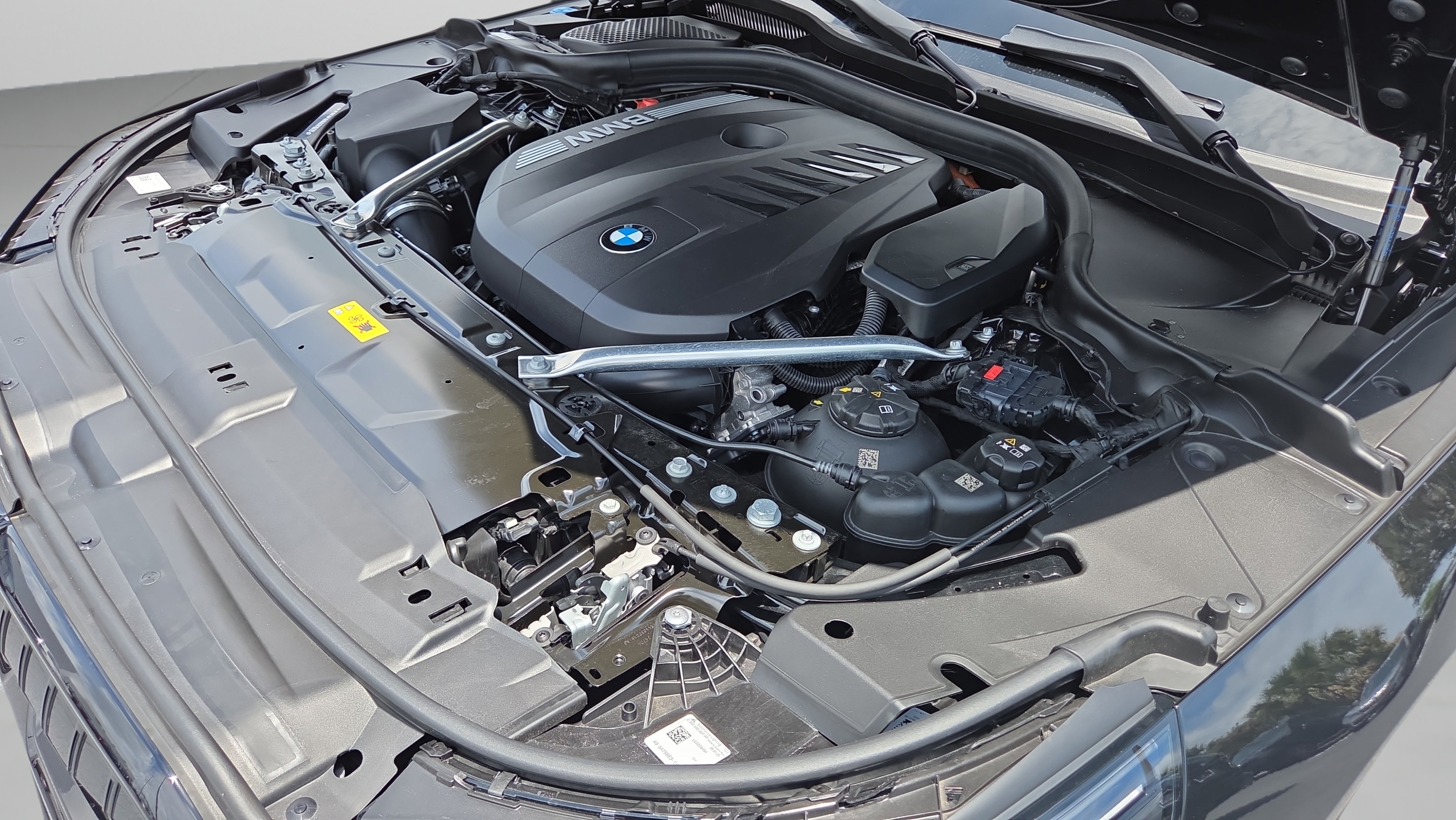 Used 2025 BMW 550e xDrive w/ Premium Package AWD/4WD image 20