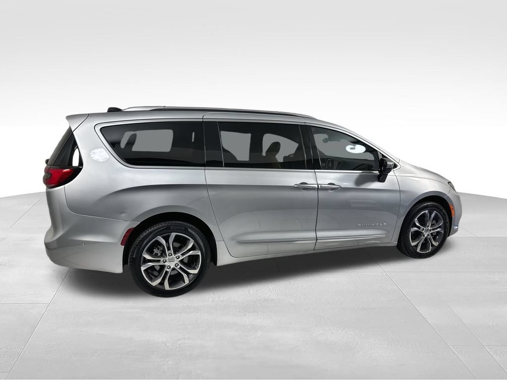 Used 2023 Chrysler Pacifica Pinnacle AWD/4WD image 9