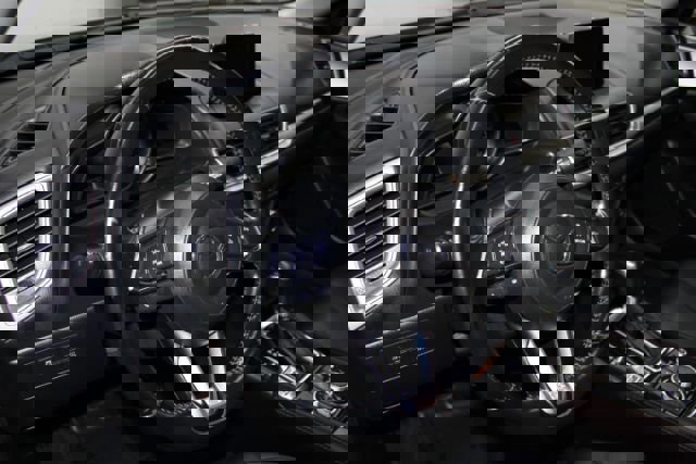 Used 2018 MAZDA MAZDA3 Touring image 11