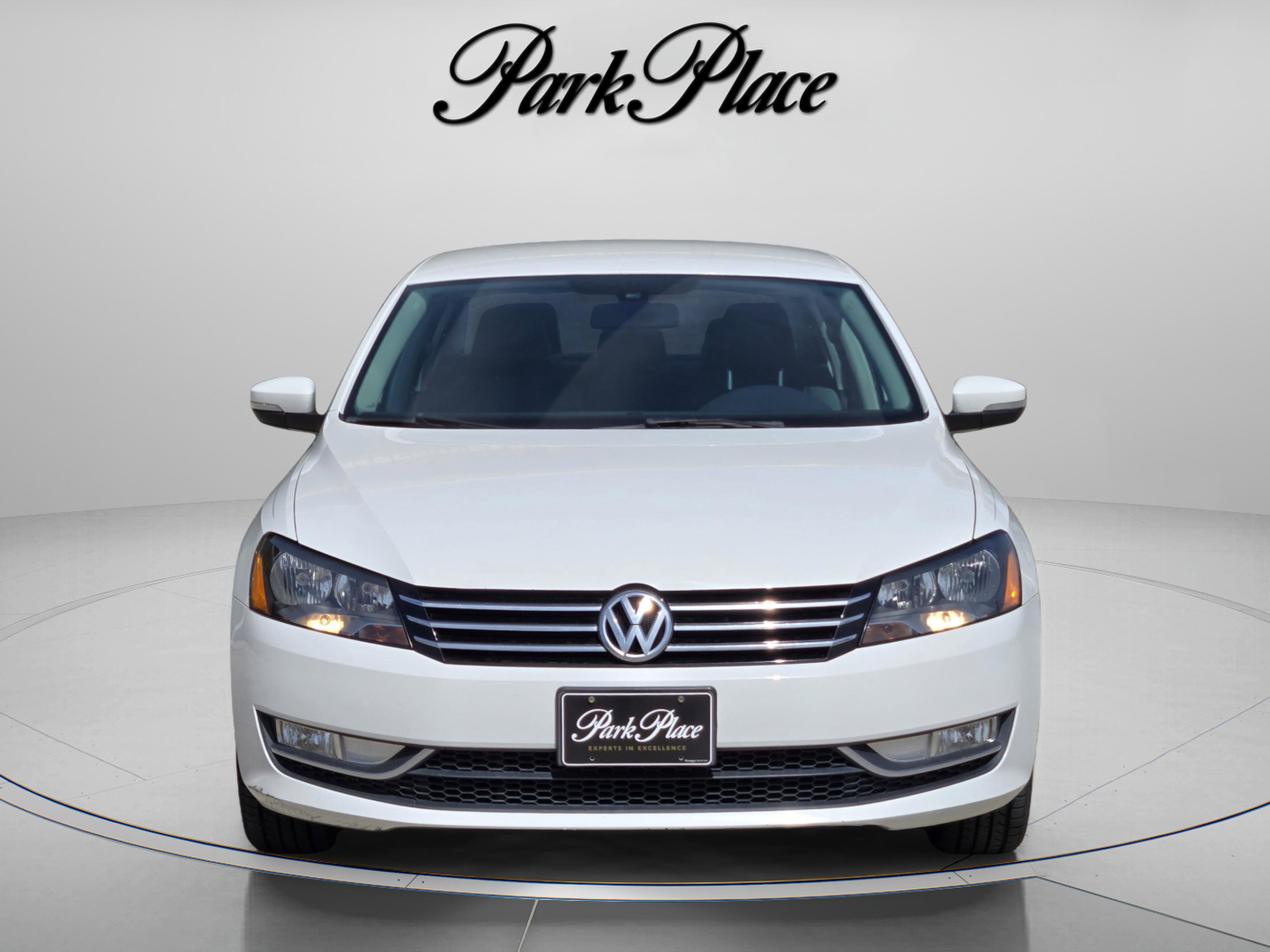 Used 2015 Volkswagen Passat 1.8T Limited Edition FWD image 9