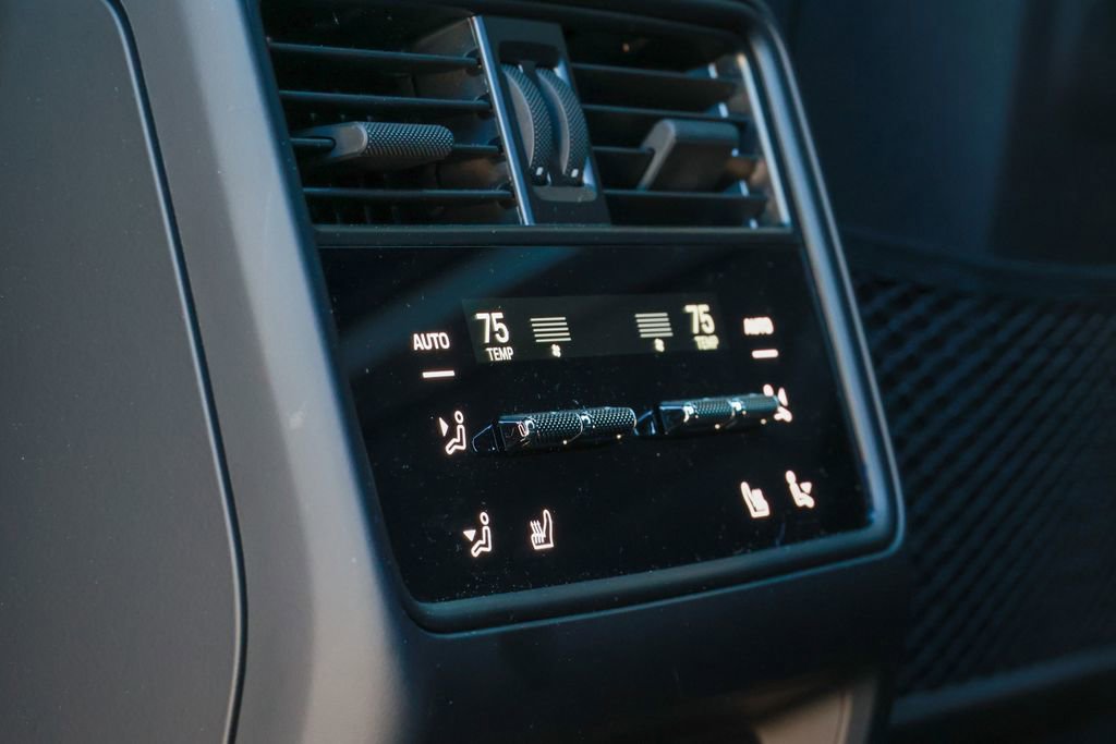 Certified 2025 Porsche Cayenne E-Hybrid Coupe image 52