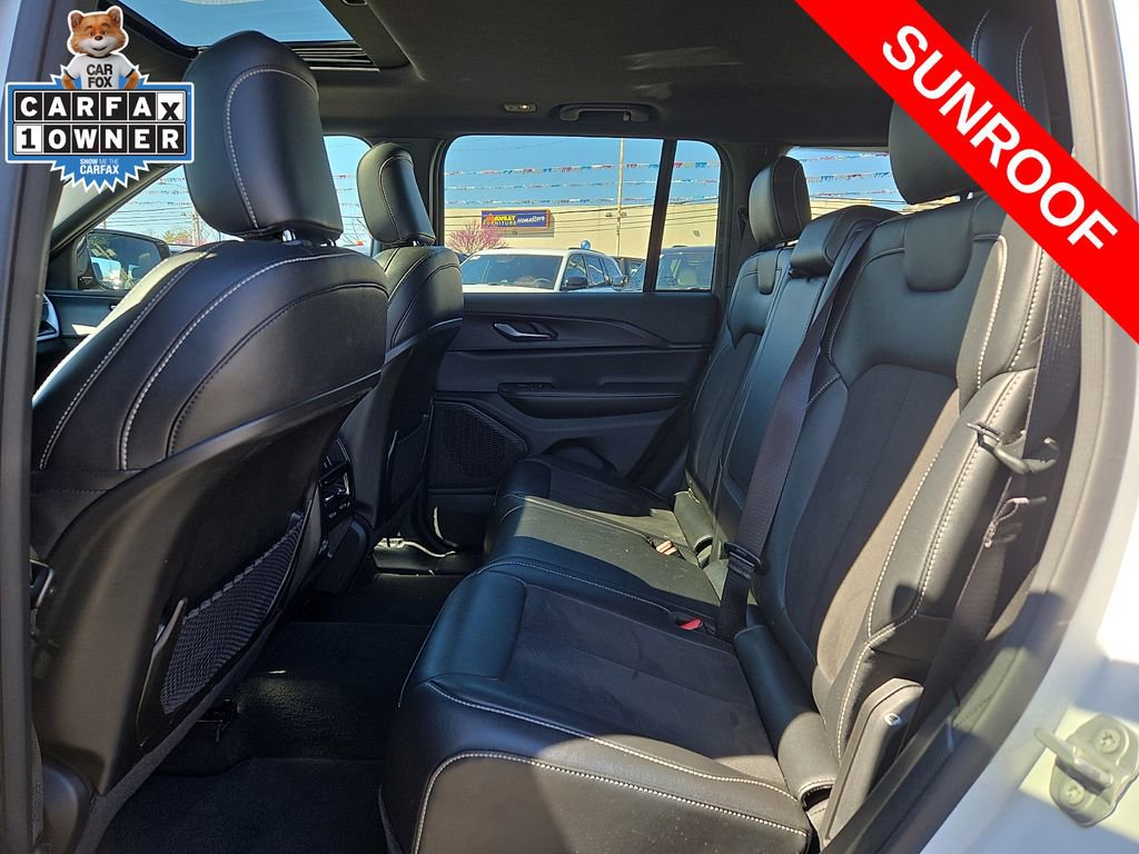 Used 2023 Jeep Grand Cherokee Altitude AWD/4WD image 10