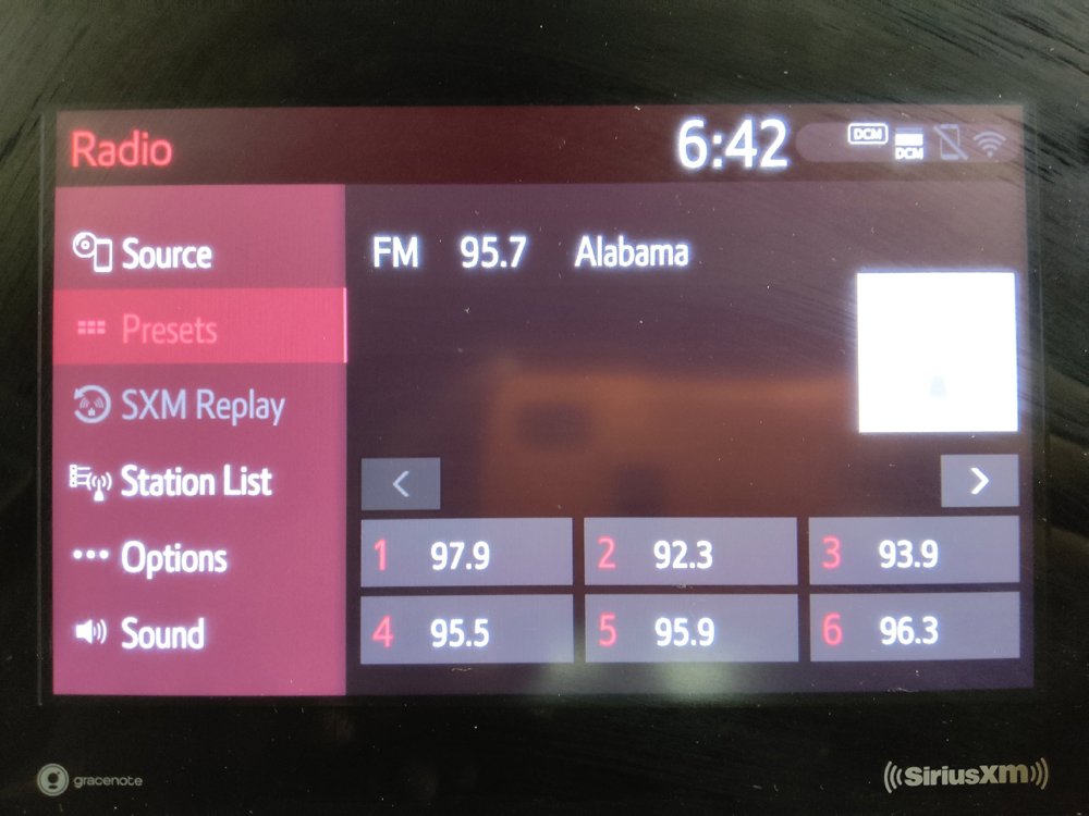 Used 2022 Toyota Camry SE FWD image 25