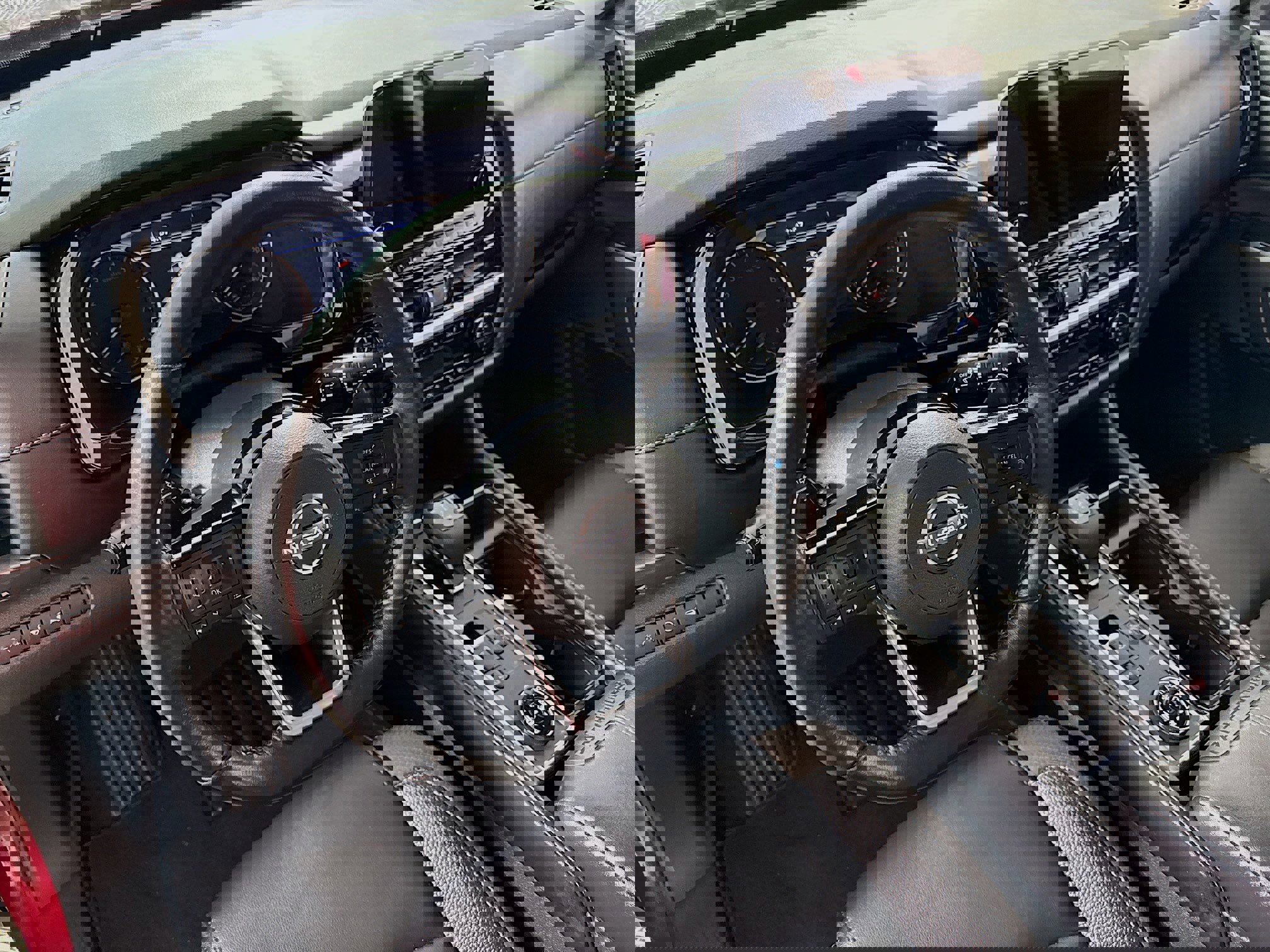 Used 2023 Nissan Pathfinder SL image 12