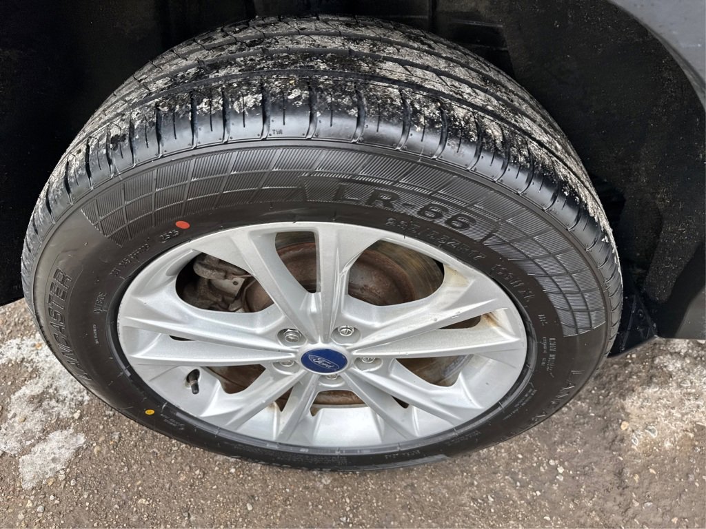 Used 2017 Ford Escape SE w/ SE Cold Weather Package image 19