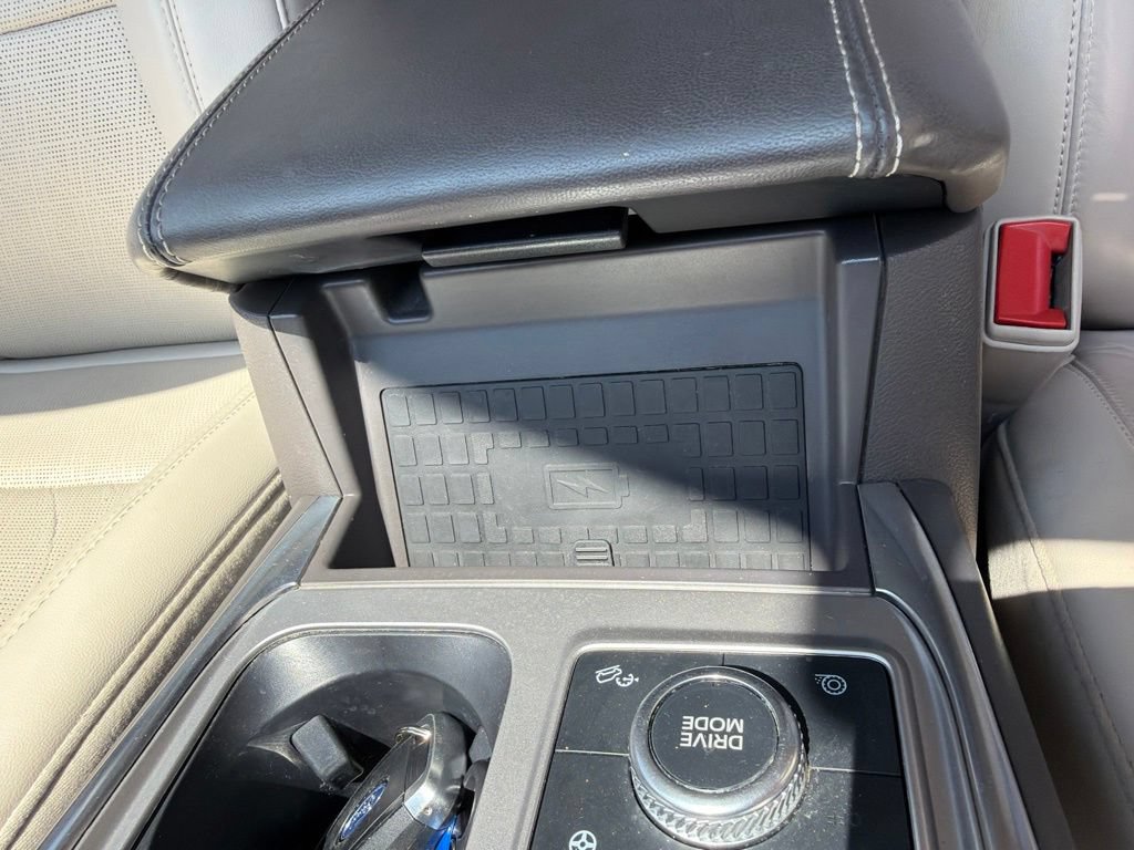 Used 2020 Ford Explorer Platinum w/ Premium Technology Package AWD/4WD image 30