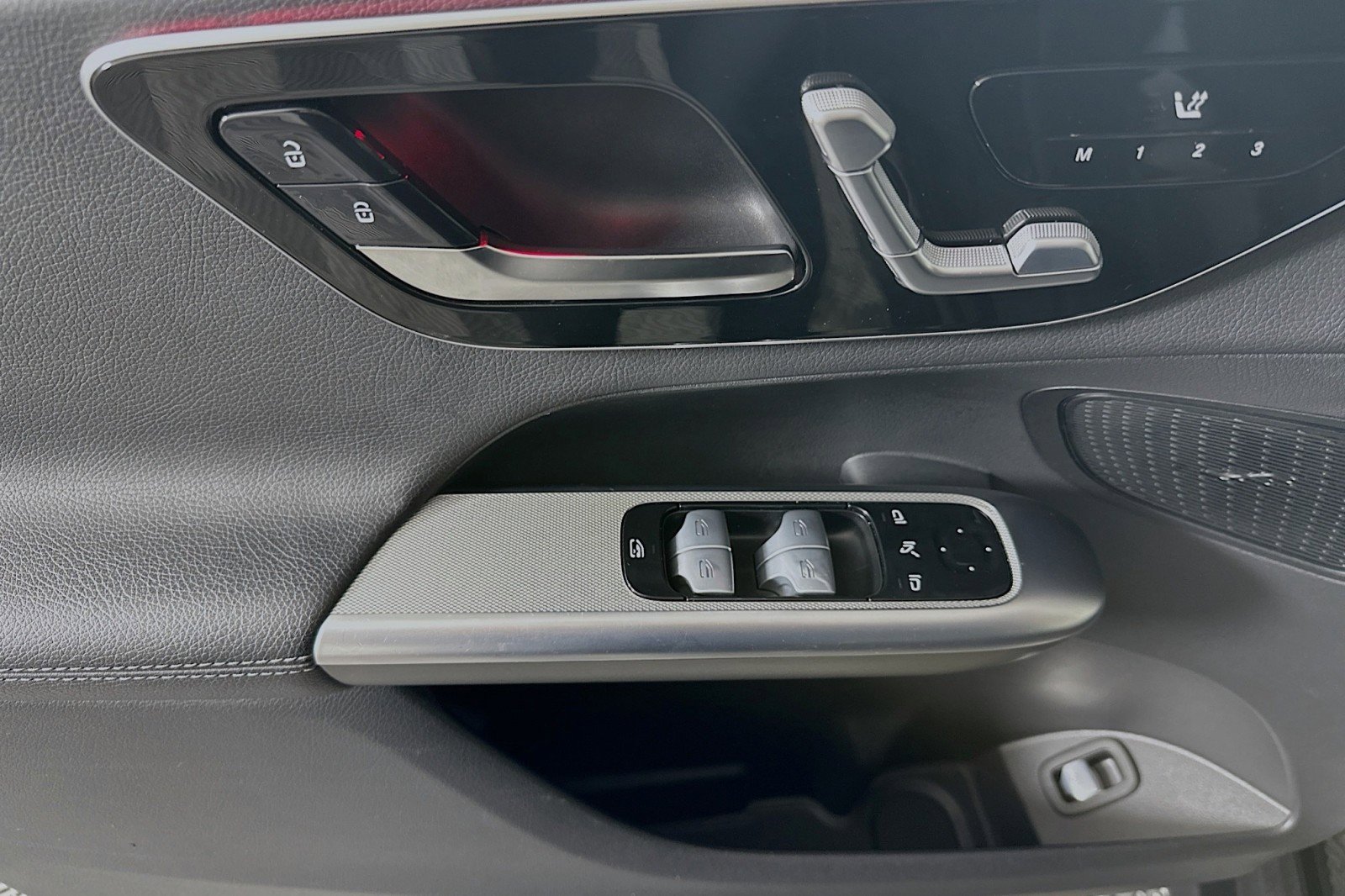 Used 2023 Mercedes-Benz GLC 300 image 21