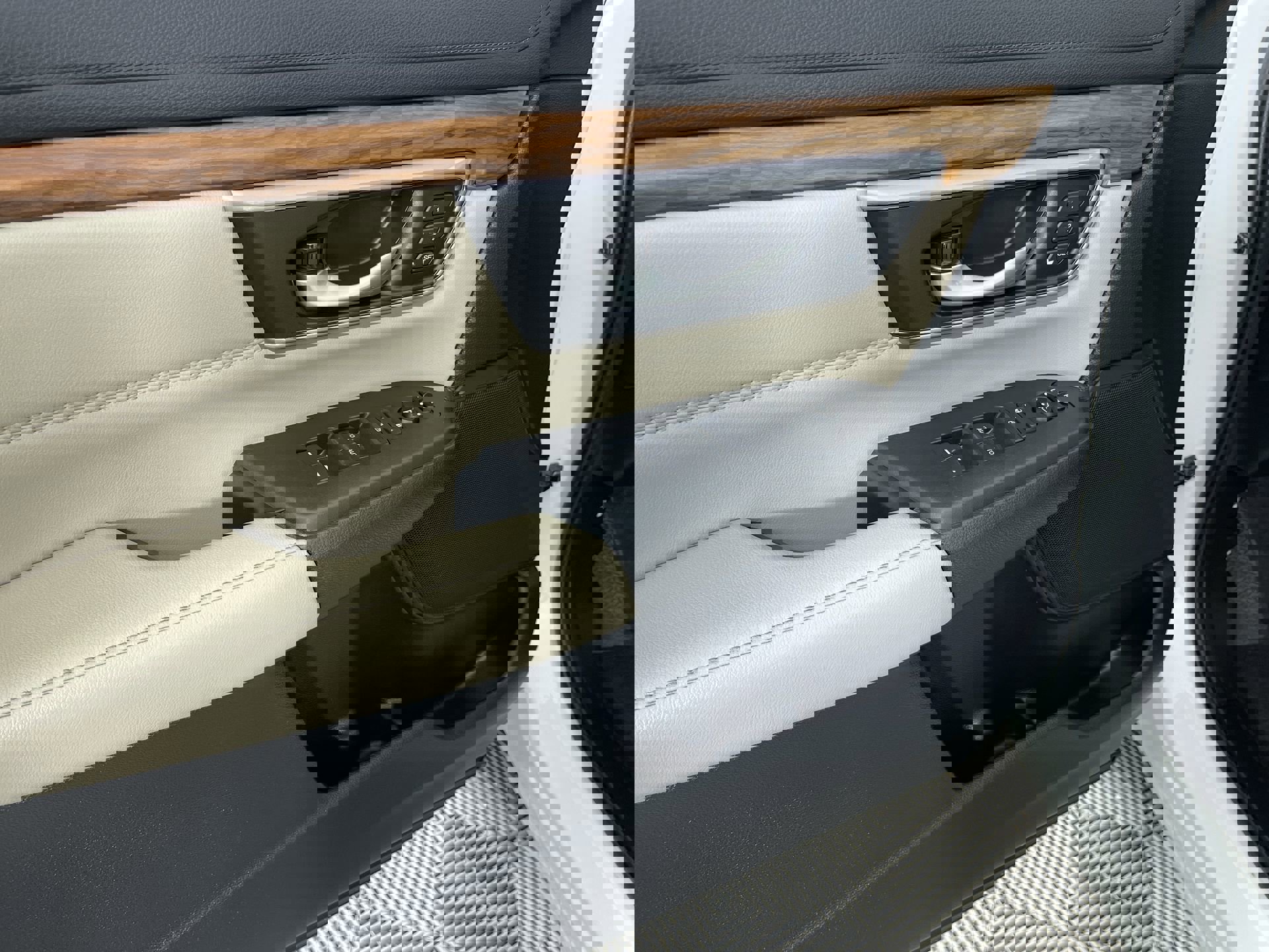 Used 2017 Honda CR-V EX-L image 14