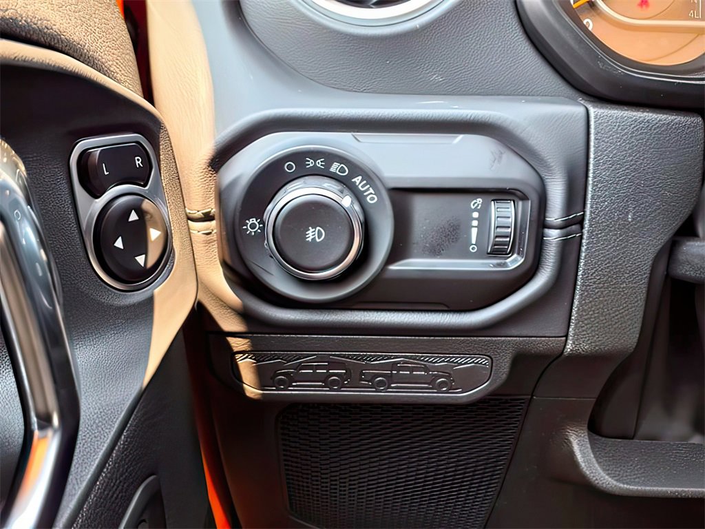 New 2025 Jeep Wrangler Sahara w/ Technology Group image 16
