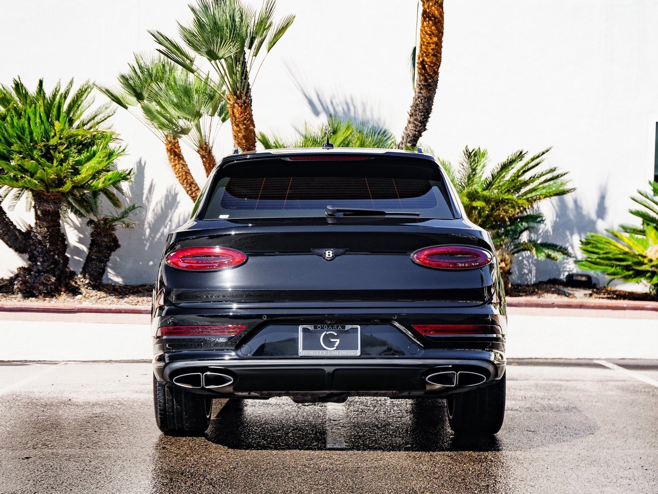 Used 2023 Bentley Bentayga Plug-In Hybrid image 22