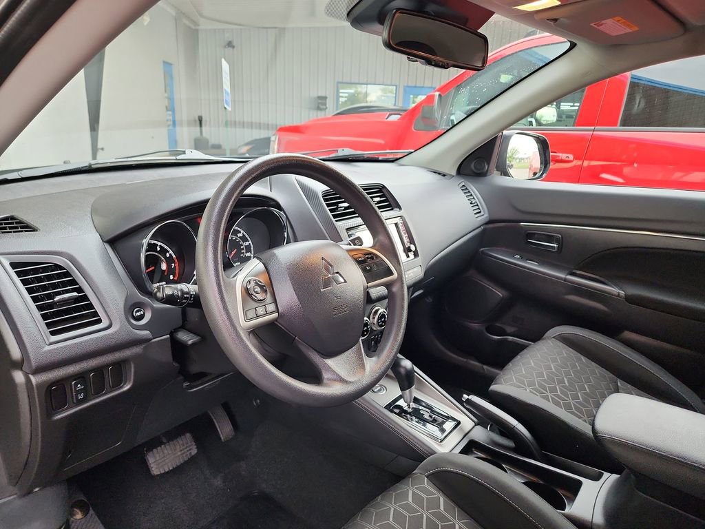 Used 2025 Mitsubishi Outlander Sport ES AWD/4WD image 15