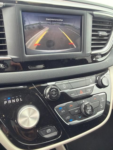 Used 2023 Chrysler Voyager LX FWD image 3