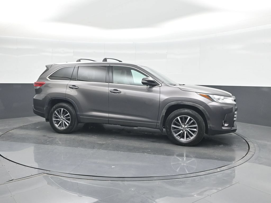 Used 2017 Toyota Highlander XLE AWD/4WD image 11