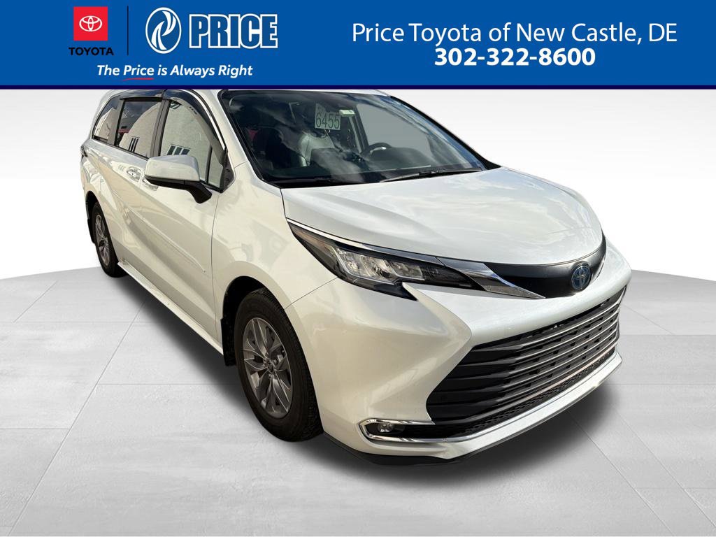 Used 2022 Toyota Sienna XLE FWD image 1