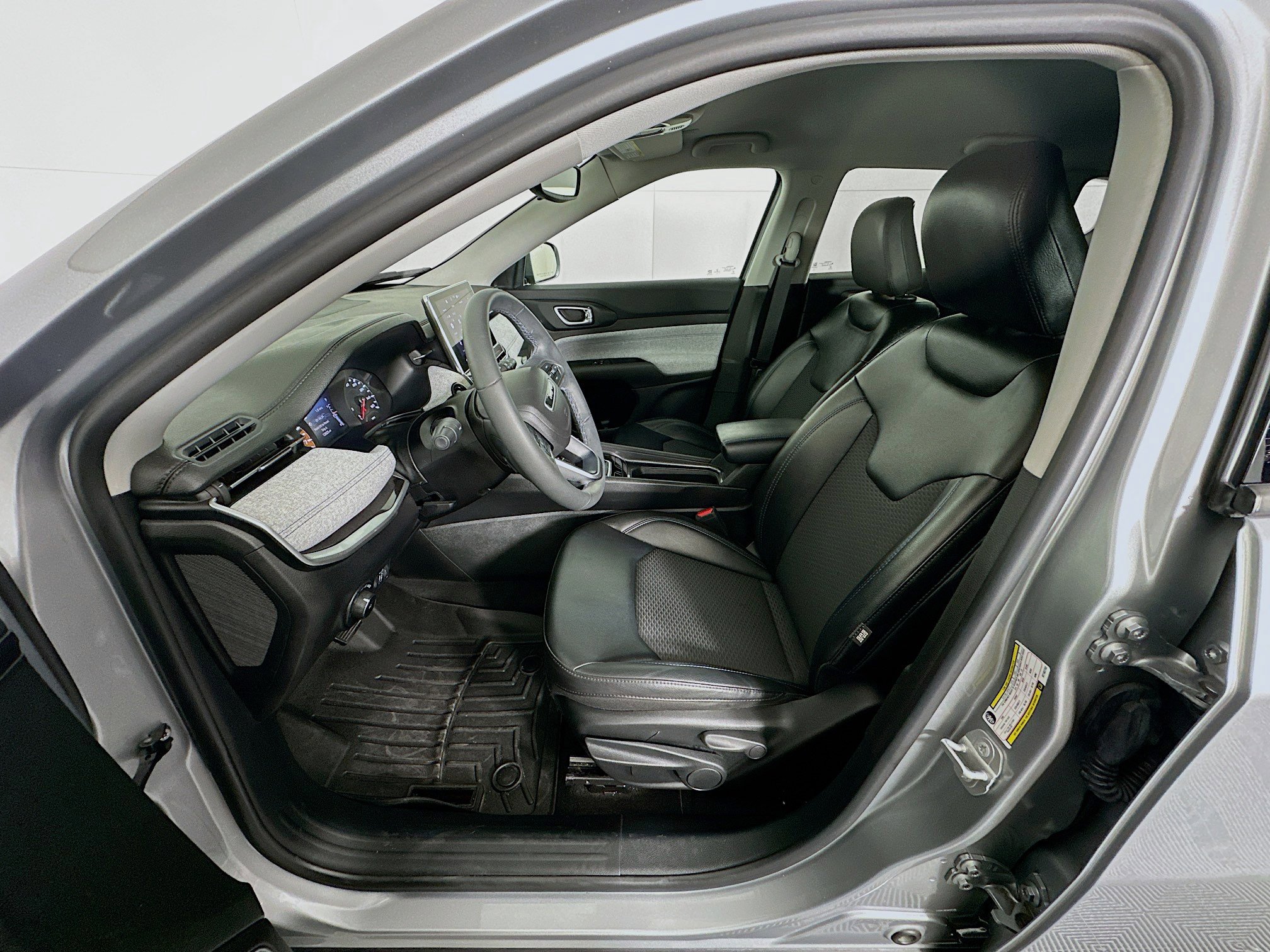 Used 2022 Jeep Compass Latitude image 13