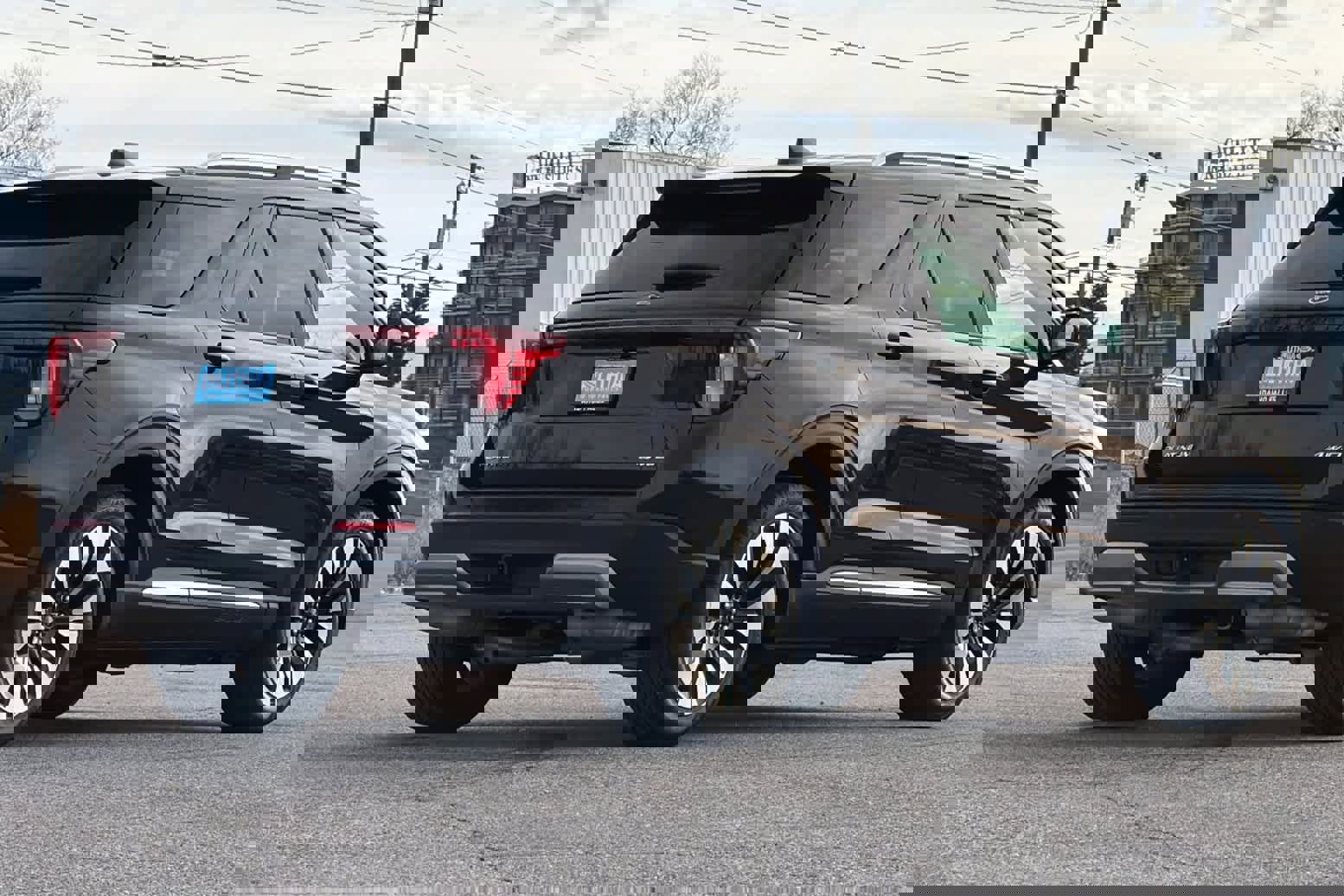 Certified 2025 Ford Explorer Platinum w/ LUX Leather Package image 2