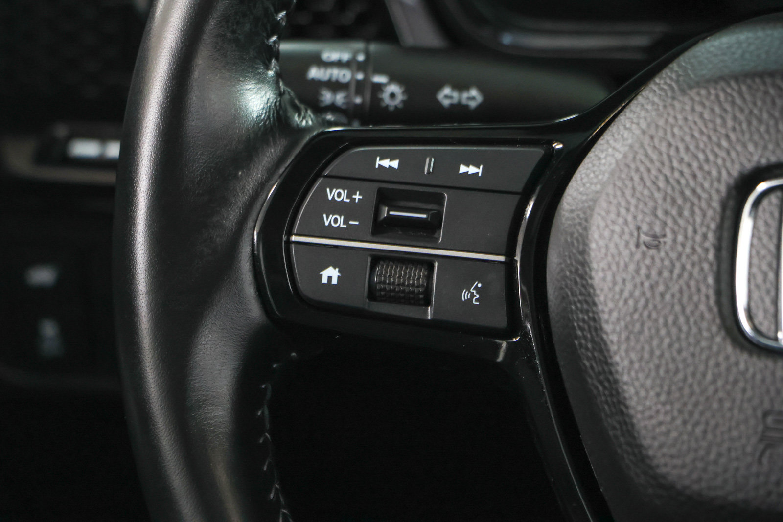 Used 2025 Honda CR-V EX-L image 13