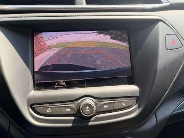 Used 2022 Chevrolet TrailBlazer LT w/ LPO, Blackout Package FWD image 12