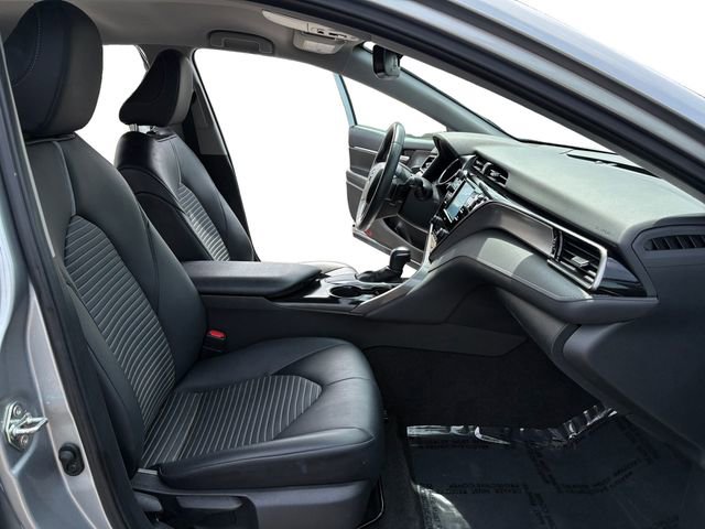 Used 2020 Toyota Camry SE w/ Convenience Package FWD image 11